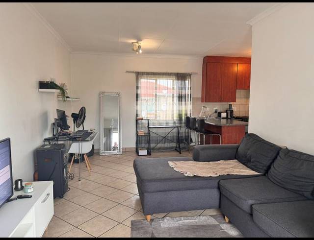 2 BEDROOM TOWNHOUSE FOR SALE IN VORNA VALLEY